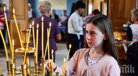 свещеници отслужват молитва вразумление политиците