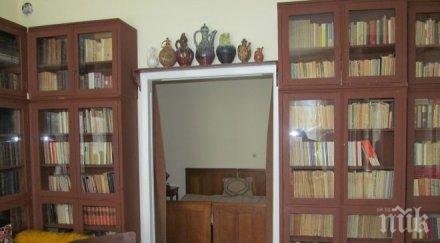 поети журналисти искат оставката шефката литературния музей заради изчезването рибния буквар