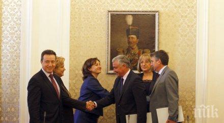 невероятно вече четири часа точат преговорите герб бсп готвят