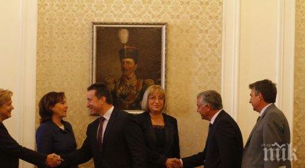 първо пик шок бсп герб разговарят вече 110 минути готвят широка коалиция