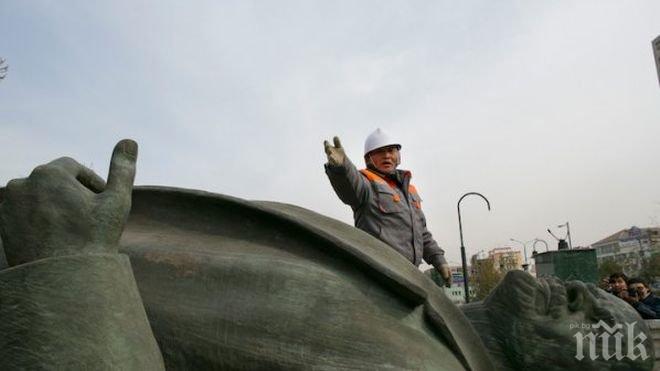 Бутнаха още един паметник на Ленин в Украйна