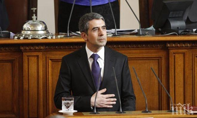 Президентът обмислял да свика парламента на 22 октомври, партиите още не знаели