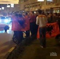 Албанци празнуват в Тетово и Струга прекъсването на мача със Сърбия