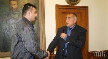 шок отцепник ббц пита бареков ходил четвъртък банкя целува ръка борисов моли прошка