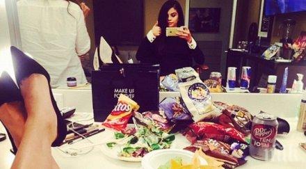 селена тъпче чипс забрави бийбър снимки