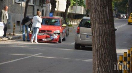 извънредно започнаха катастрофите новата опасна улица варна снимки