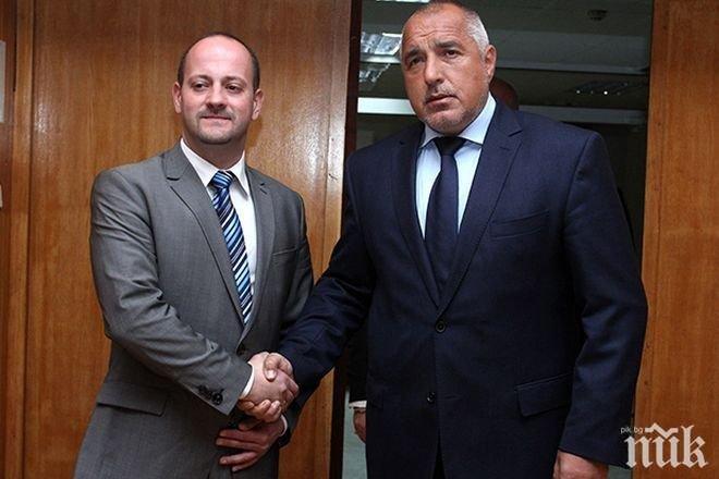 Бойко закова комсомолците на Костов. Иди, че ги разбери - кога правят трикове, кога казват истината...