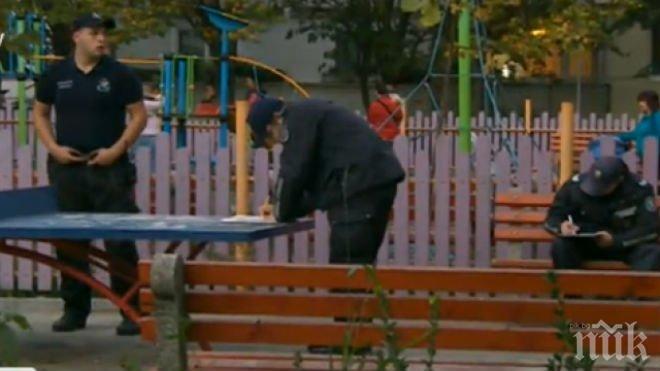 Извънредно! Откриха чувал с епруветки с кръв на детска площадка в София! Полицията огради района (обновена)