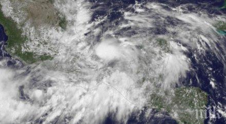 тропическата буря ана достигна силата ураган