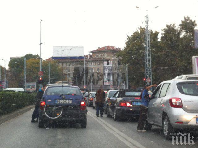 Блъснаха жена на Сточна гара в Пловдив, зацапала предно стъкло с мръсна пяна