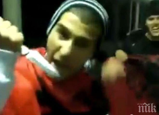 Войната продължава: Албанци нарязаха и изгориха сръбско знаме (видео)