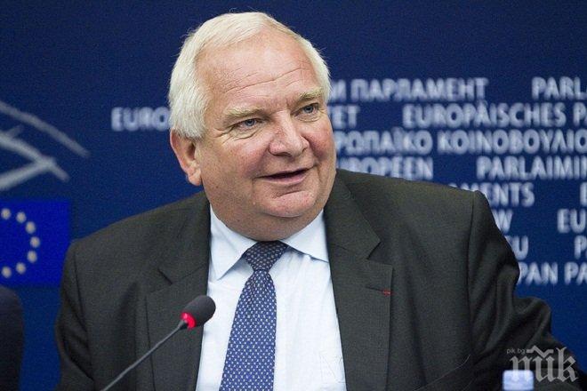 Шефът на ЕНП: Румънският народ има право да знае дали Понта е бил агент под прикритие