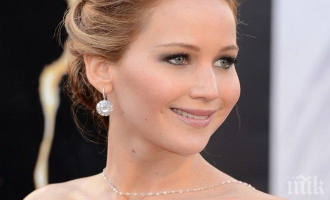 Дженифър Лорънс е лудо влюбена в бившия съпруг на Гуинет Полтроу, запозна го с родителите си