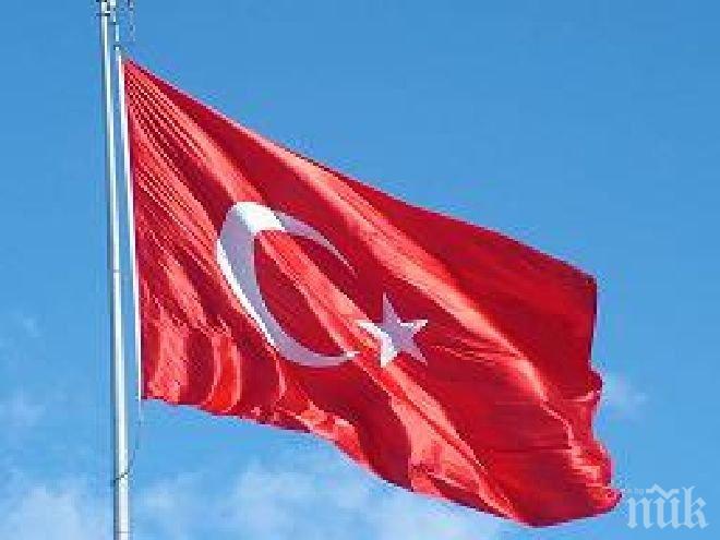 Сблъсъци между враждуващи студенти избухнаха в университет в Измир
