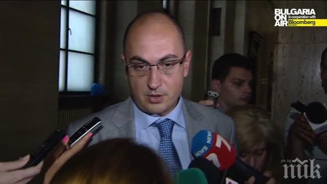 Адвокатът на Цветан Василев заблуждава, че Пеевски още е следовател. Хората на банкера нервни от предстоящия одитен доклад