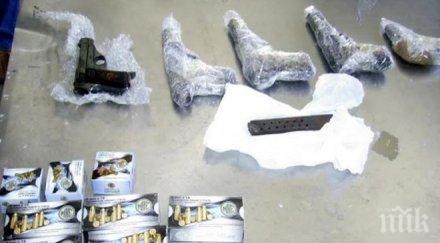 митничари задържаха бойни пистолета патрони тях капитан андреево