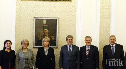 близо два часа продължават консултациите герб абв