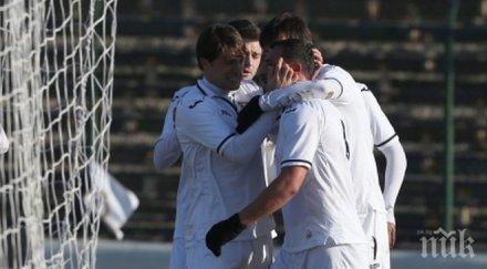 марек славия вкопчват люта битка оцеляване