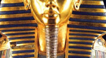 тутанкамон бил женско телосложение развалени зъби ходел бастун