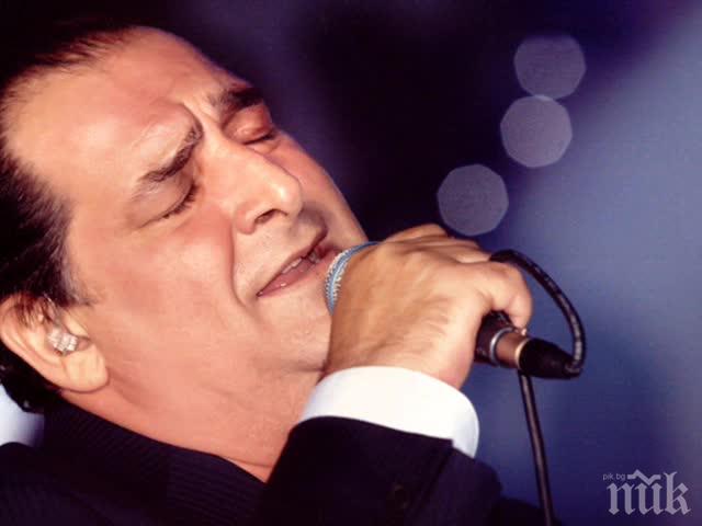 Гръцката легенда Василис Карас бройка момичета в Студентски град (снимка)