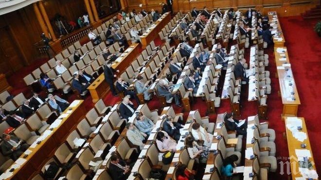 Мъжете пак превземат парламента! Дамите в 43-ото Народно събрание - рекордно малко