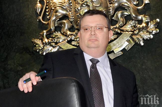 Главният прокурор Цацаров: Съветвам Иван Искров да не крие това, което пише в одитния доклад за КТБ! (обновена)
