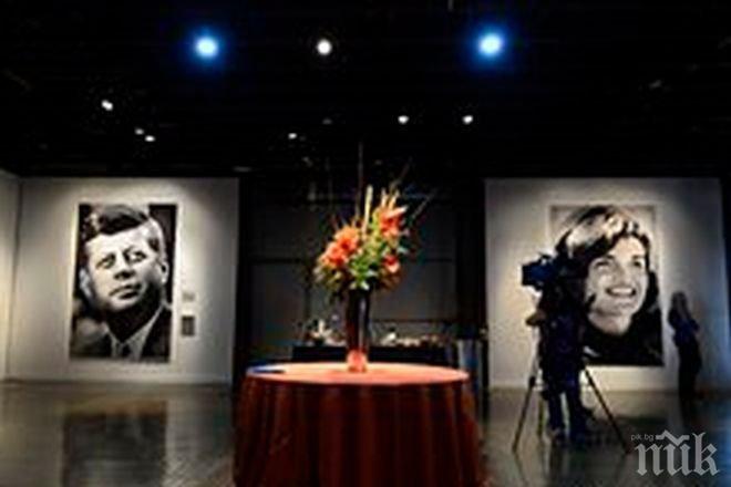 Продадоха на търг снимки от сватбата на Джон Кенеди 
