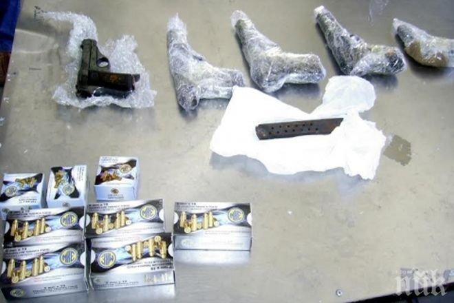 Митничари задържаха 5 бойни пистолета и патрони за тях на МП Капитан Андреево