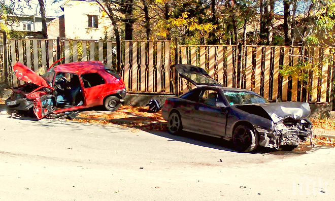 Вижте снимки от зверската катастрофа в Кюстендил, при която пострадаха две деца и четирима възрастни!