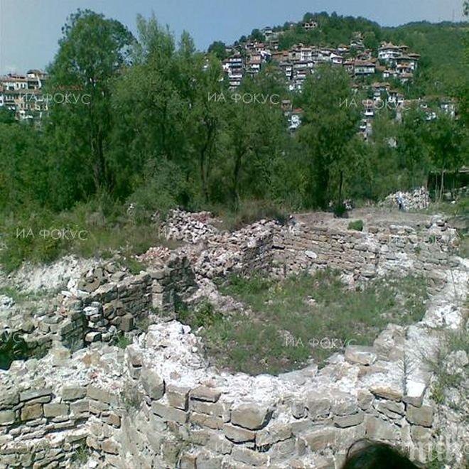 Накити от времето на Второто българско царство откриха в средновековен некропол на Трапезица