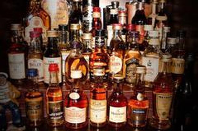 Поркан мъж се метна от четириметрова стена