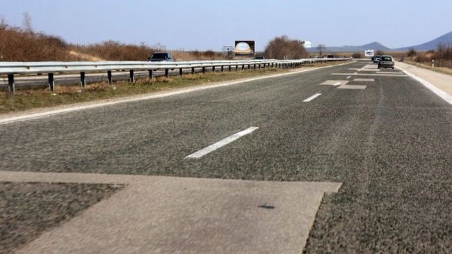 Сузуки се натресе в мантинела, мъж бере душа