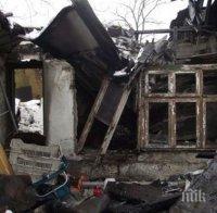 Събарят опасни цигански къщи във Враца
