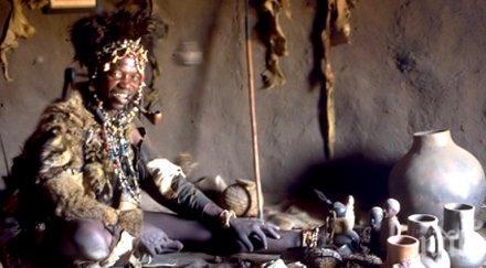 изумително странните суеверия света