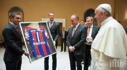 папа франциск получи фланелка млн евро байерн ватикана