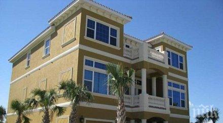 строители погрешка вдигнаха етажна къща чужд двор