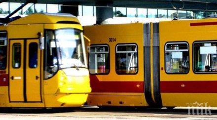 трамваите движат зелен килим