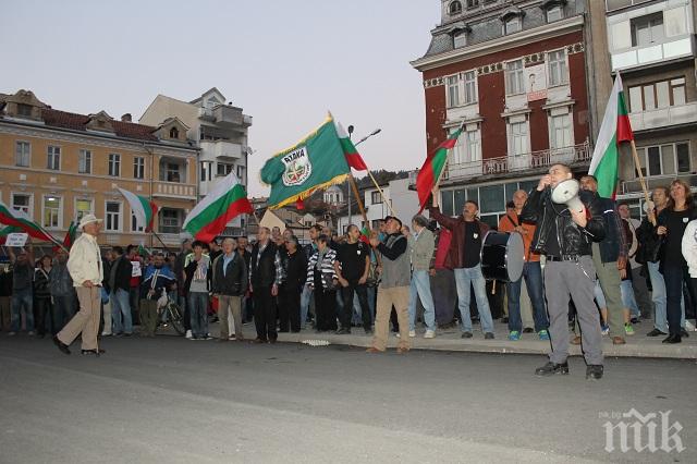 Протестиращи блокират прохода Шипка в петък 