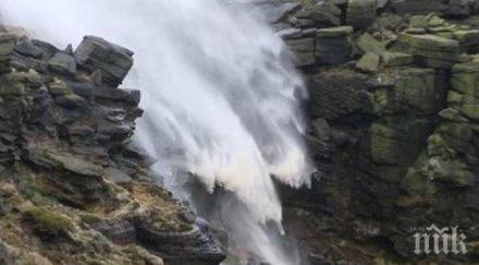 уникално вижте водопад тече наобратно видео