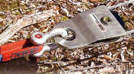 уникално британец тегли въже коли