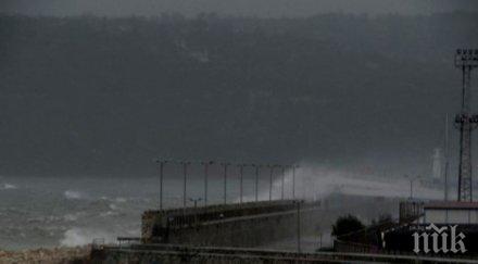 воден вълнолома варна снимки