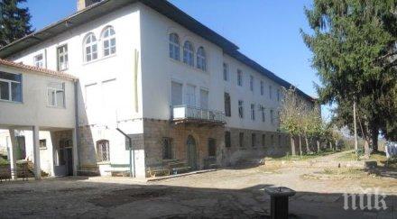 годишно момиче падна втория етаж дом деца състоянието тежко