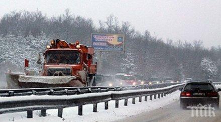 първо пик зимен снегът блокира пътя перник софия