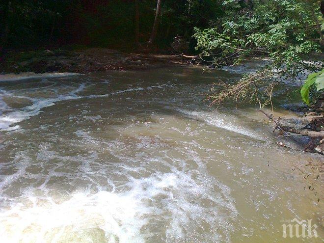 Внимание! Остава опасността от преливане на реки в страната