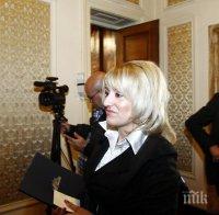 Само в ПИК! Скандалната депутатка Ана Баракова даде отпечатъци в парламента! Колегите й странят от нея! Ето я! (снимки)