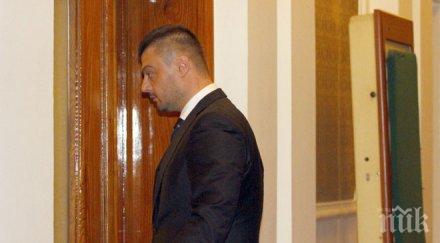 николай бареков повече два часа своите напусна сам сградата парламента