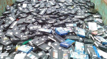 старец изхвърли 200 килограма порно