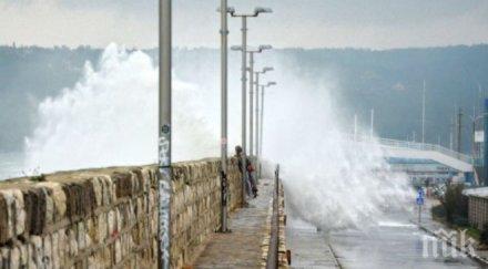 силен вятър отново затвори пристанището варна