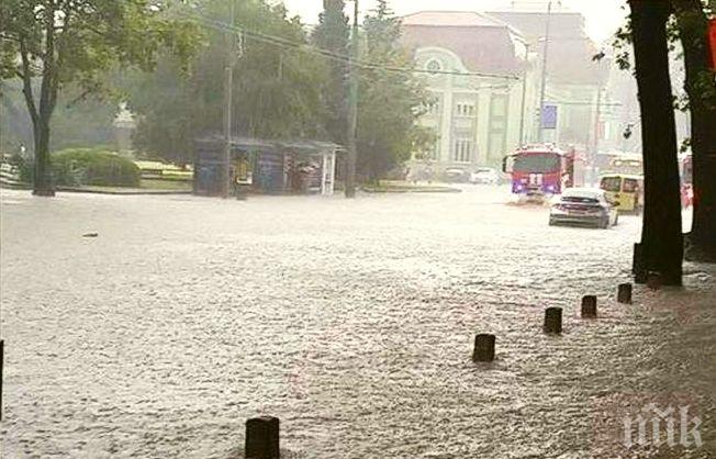 Истински потоп в Бургас - изсипали са се 71 л/кв. м дъжд за 12 часа, отчете БАН
