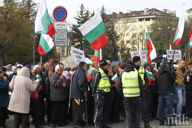 500 души излязоха на протест срещу Бат Сали в столицата, блокираха движението по бул. Христо Ботев (снимки)